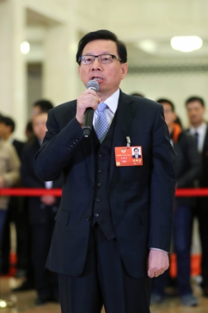 (10)全國政協(xié)委員接受采訪