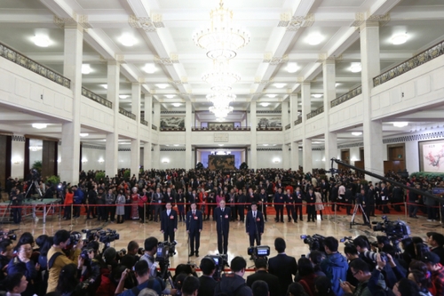 (15)全國政協(xié)委員接受采訪
