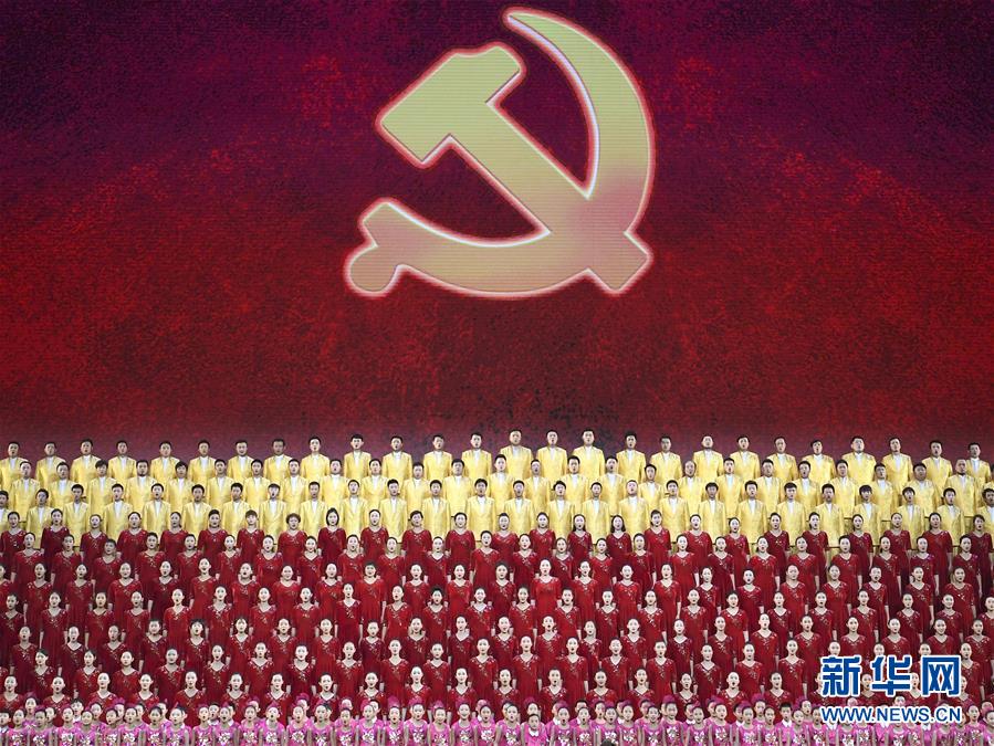 致敬偉大征程的人民史詩——慶祝改革開放40周年文藝晚會側(cè)記
