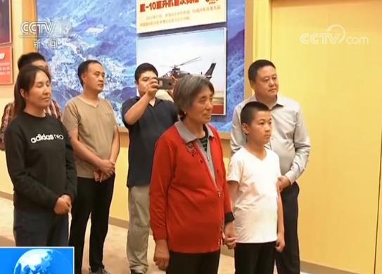 慶祝中華人民共和國(guó)成立70周年大型成就展:小康路上一個(gè)都不能掉隊(duì)