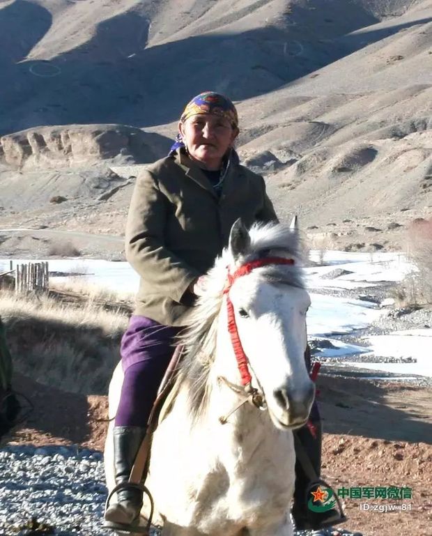 �@�β���30���ҕ�l��׌܊�˸е�ů�ģ�