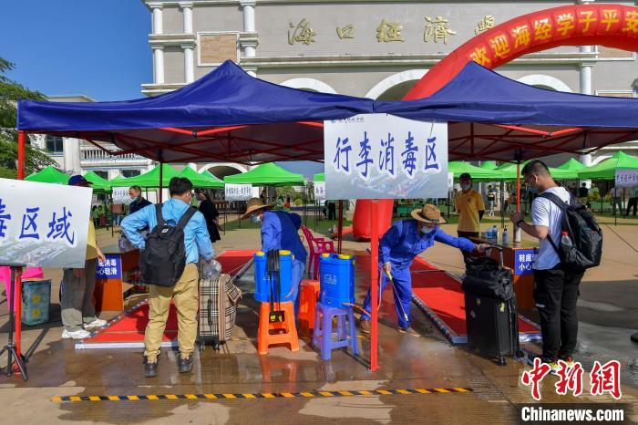 海南迎首批返校大學(xué)生開學(xué)防疫既“硬核”又暖心