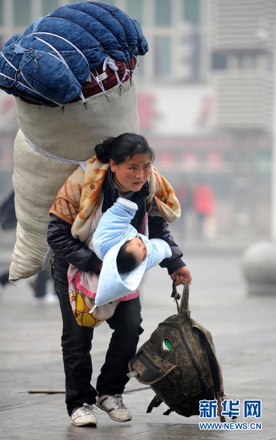 “春運(yùn)母親”何以感動(dòng)億萬國(guó)人