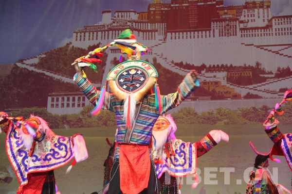 開場(chǎng)舞《扎西雪巴》