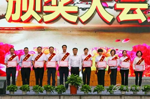長(zhǎng)征精神照我行 貴州各地“尊師重教”蔚然成風(fēng)