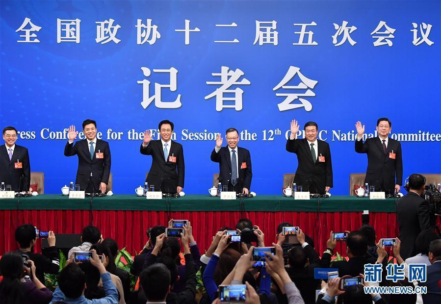 (兩會(huì))(1)政協(xié)委員談惠民生