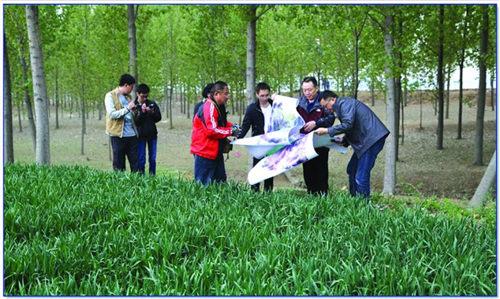 技術(shù)人員開展外業(yè)實(shí)地調(diào)查核查