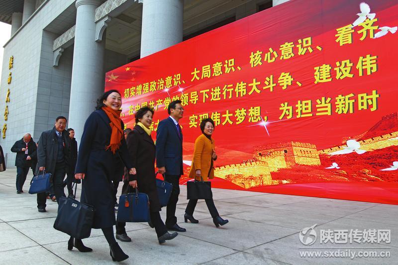 1��23�գ���ϯʡ���f(xi��)ʮ����һ�Ε��h��ί�T�����M�������������Ӵ���A����h�� ӛ�� �����z